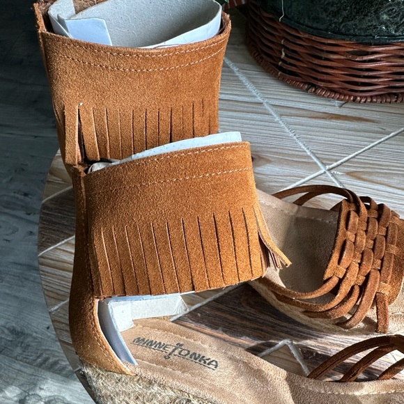 EUC Minnetonka Fringe Wedge Sandals - Picture 5 of 9